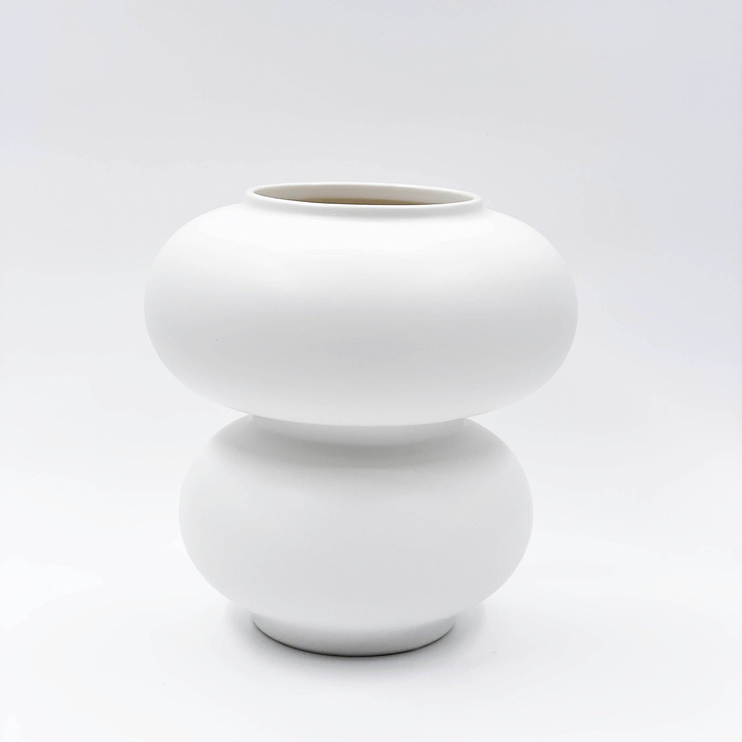 Double Curves Ceramic Vase - White/Silver