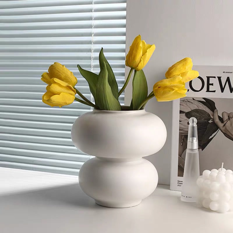 Double Curves Ceramic Vase - White/Silver