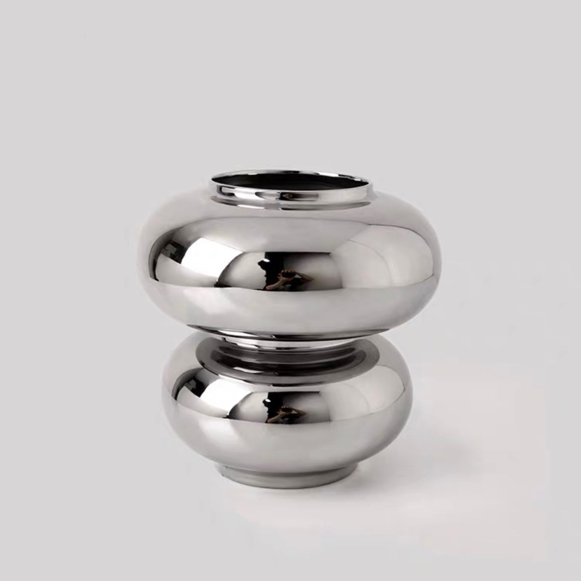 Double Curves Ceramic Vase - White/Silver
