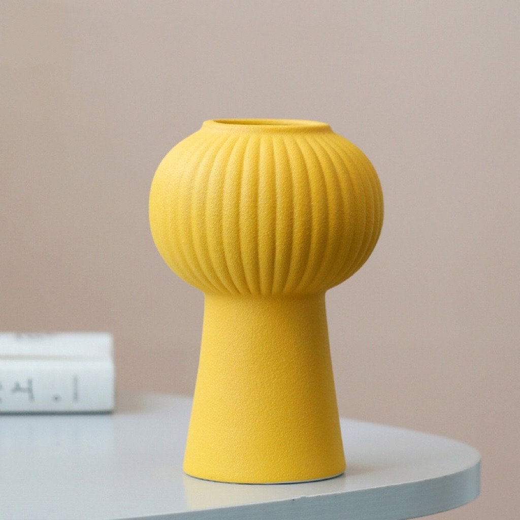 Mushroom Ceramic Vase, ceramic centrepiece, Modern Coffee Table Vase, Quirky home decor, Housewarming gift, nordic flower vase